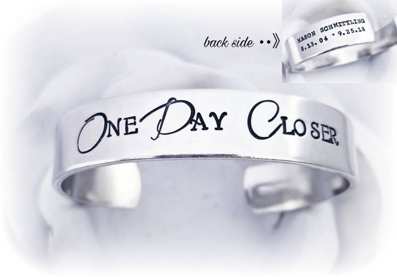 Manschettenarmband Mit Gravur Geheime Nachricht Gedenkschmuck von PaytonLeighTreasures