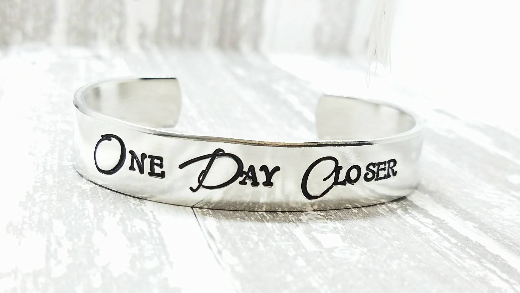 Armreif Mit Spruch Inspirierender Schmuck von PaytonLeighTreasures