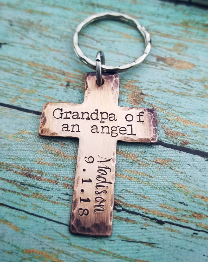 Opa Eines Engels Geschenk Kreuz Schlüsselanhänger - Papa Geschenk - Kind-Verlust-Geschenk - Geschenke Für Ihn - Personalisiertes von PaytonLeighTreasures