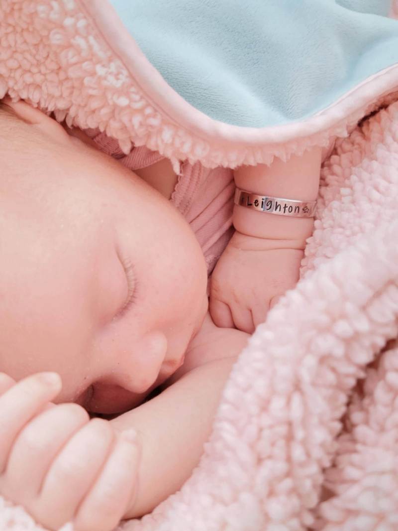 Personalisiertes Baby Namen Armband Andenken Geschenk Für Kleinkind Mädchen von PaytonLeighTreasures