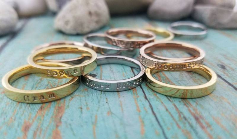 Personalisierter Edelstahlring Handgestempelter Namensring, Muttergeschenk von PaytonLeighTreasures