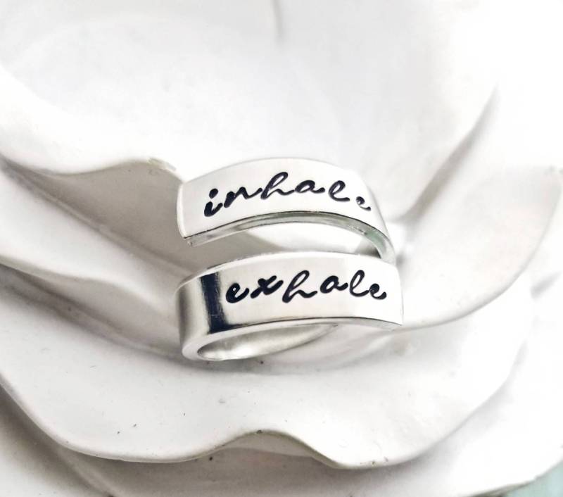 Inhale Exhale Wrap Ring Inspirierender Schmuck von PaytonLeighTreasures