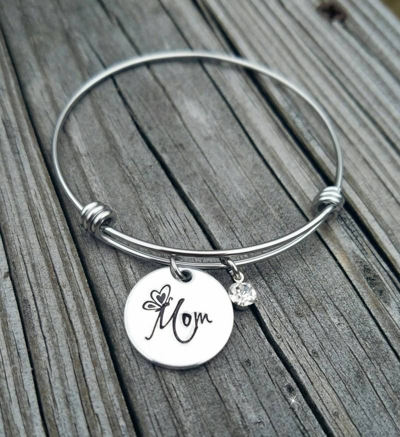 Schmetterling Küsst Mama Armband Hand Gestempelt Edelstahl Armreif Schmetterling Küsst Mama Armband Hand Gestempelt Edelstahl Armreif von PaytonLeighTreasures