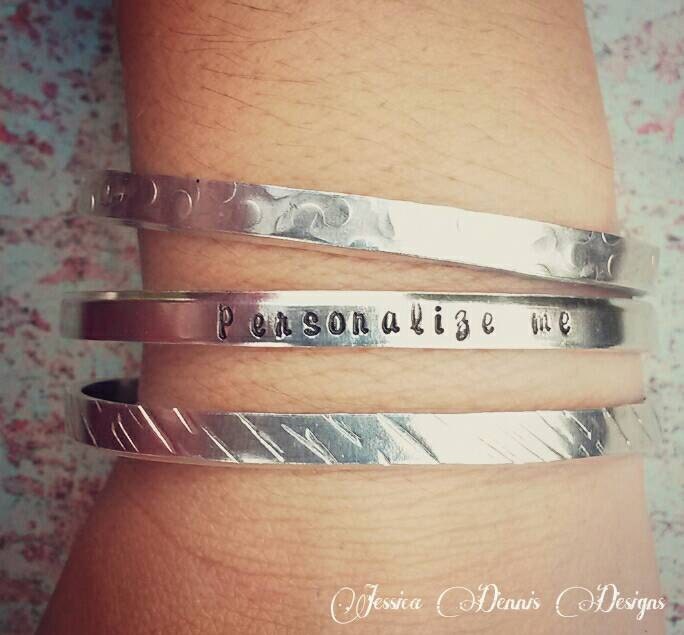 Personalisiertes Stapelarmband-Set Hypoallergenes Aluminium, Texturierte Armbänder Personalisiertes Stapelarmband-Set Hypoallergenes Aluminium, Texturierte Armbänder von PaytonLeighTreasures