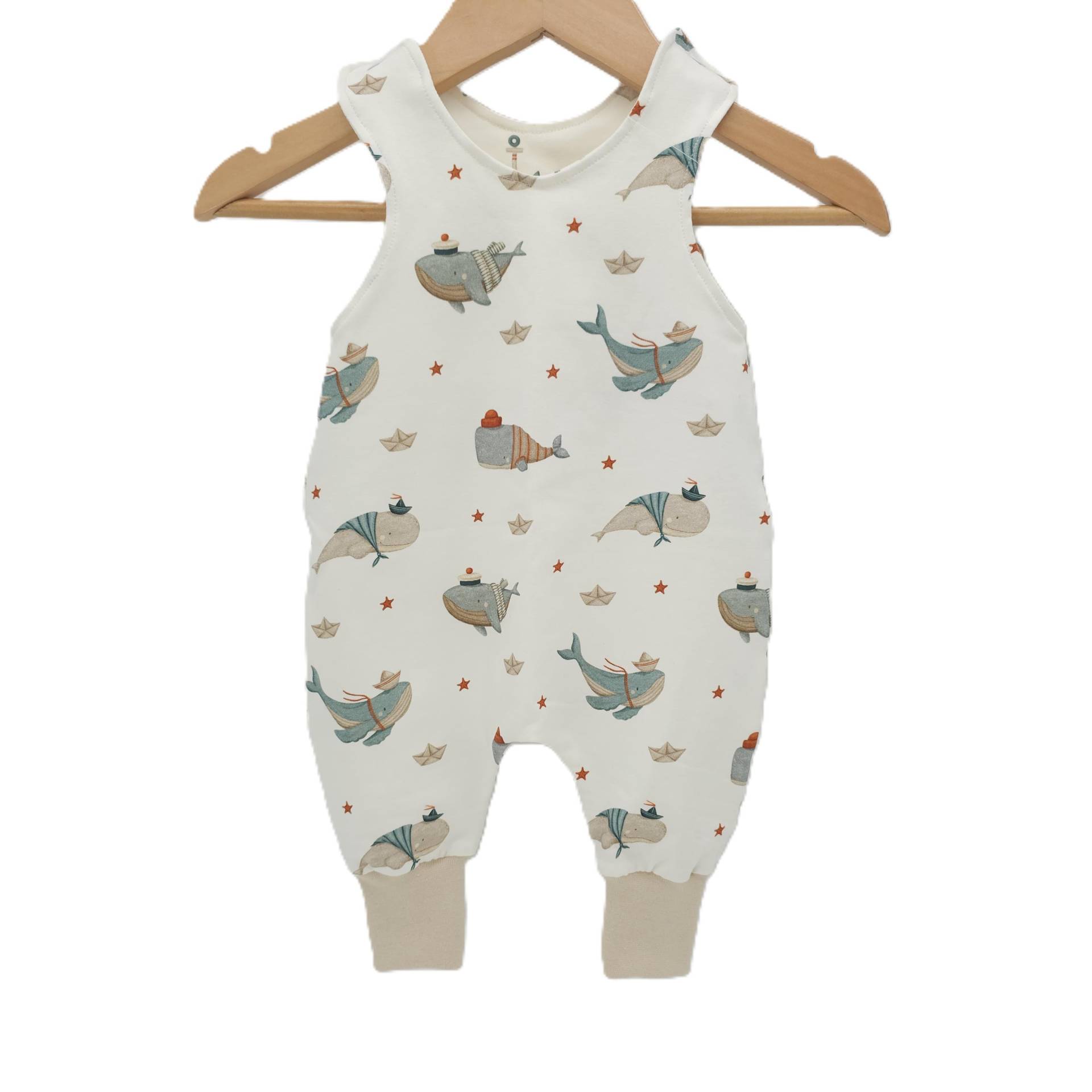 strampler Küstenkind Wale Schiffchen von Pazofili