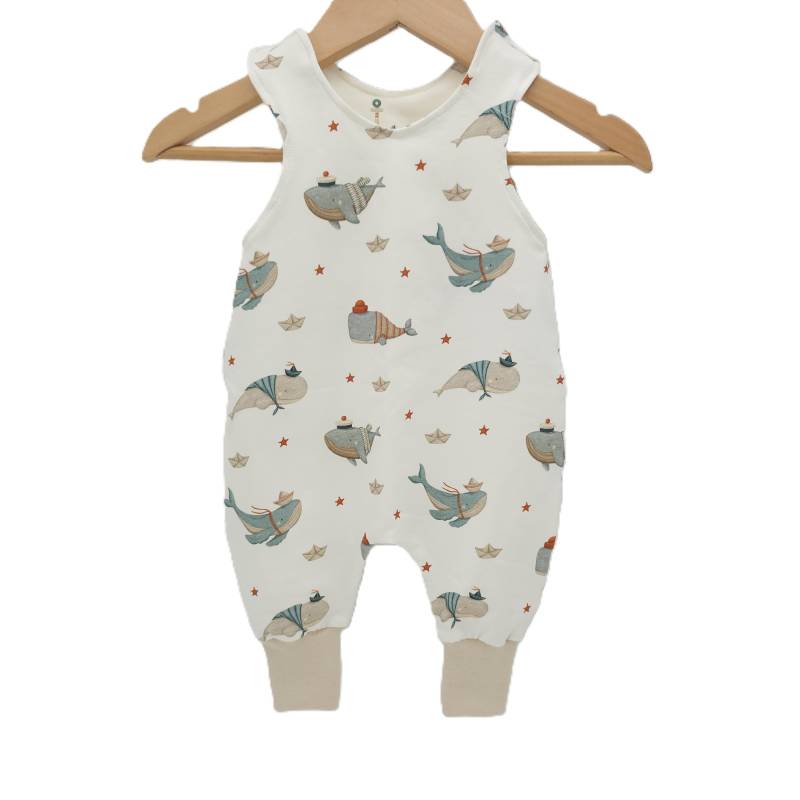 strampler Küstenkind Wale Schiffchen von Pazofili