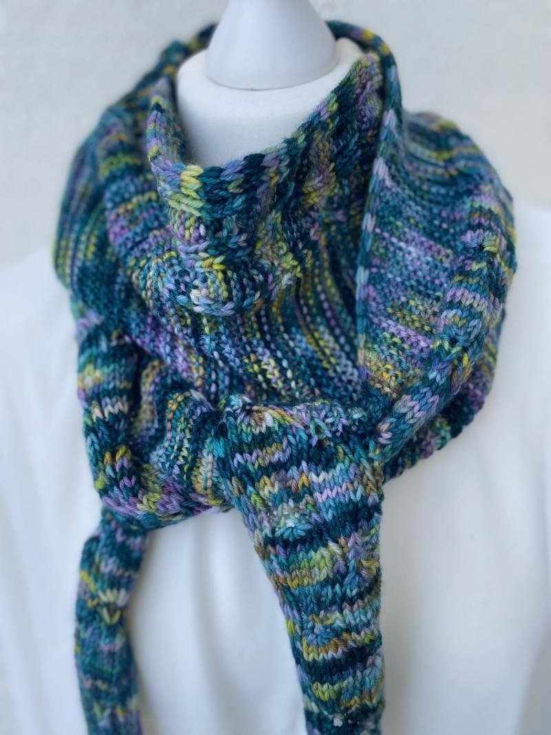 Dreieckstuch- Tuch - Big Sister in Der Farbe Firlefanz Handgestricktes Ca. 215 cm Lang Und 22 Hoch von PeLieSelbstGemacht