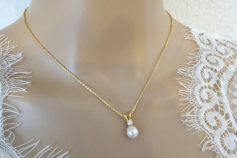 Brautschmuck Kette in 18Kgold Mit Zirkon Anhänger Und Einer Süßwassertropfenperle Für Die Braut von PePerla