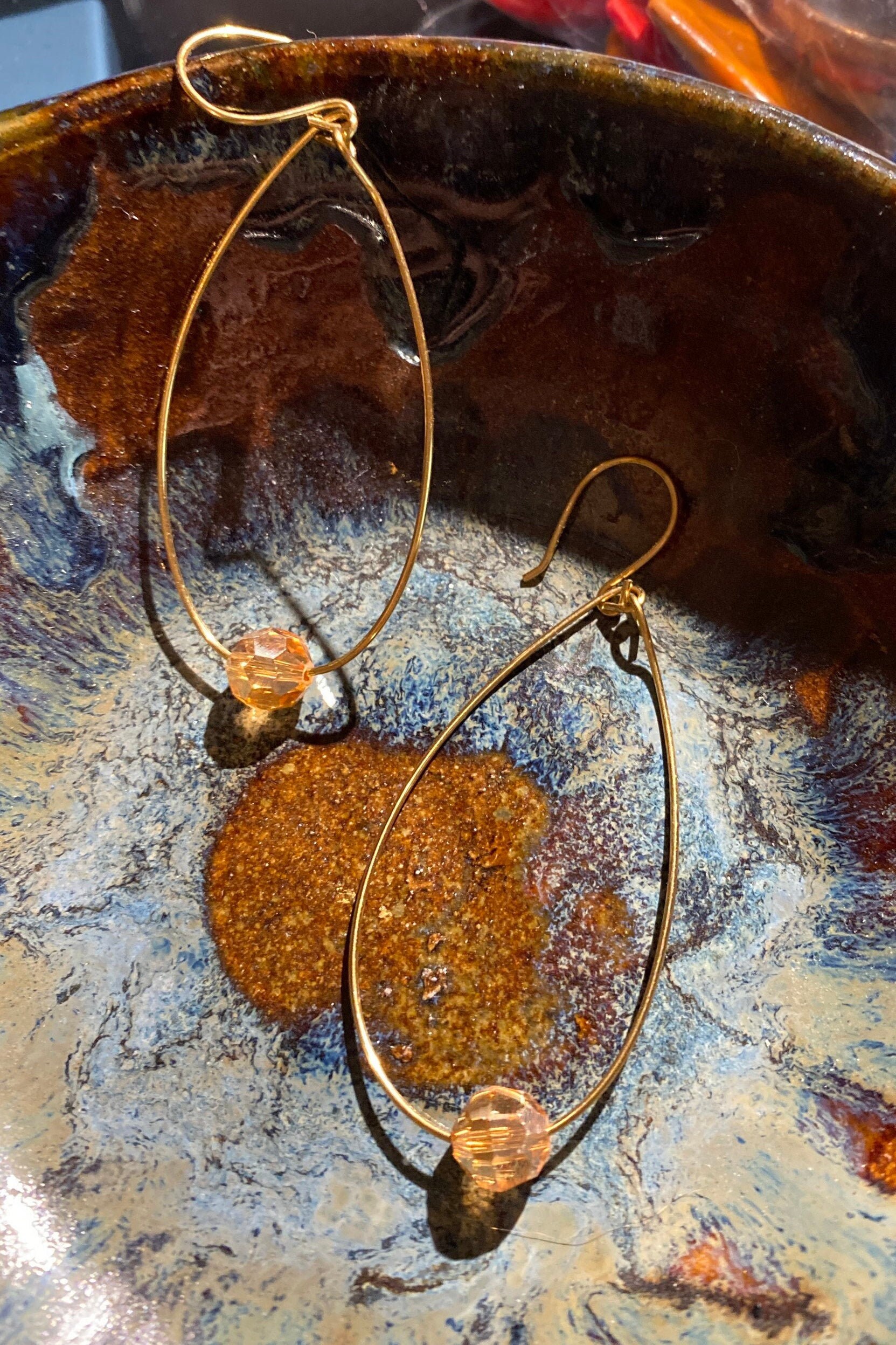 Bronze Draht Und Champagner Kristall Lange Teardrop Ohrring, Kostenloser Us-Versand Bronze Draht Und Champagner Kristall Lange Teardrop Ohrring, Kostenloser Us-Versand von PeaceLoveandBaubles