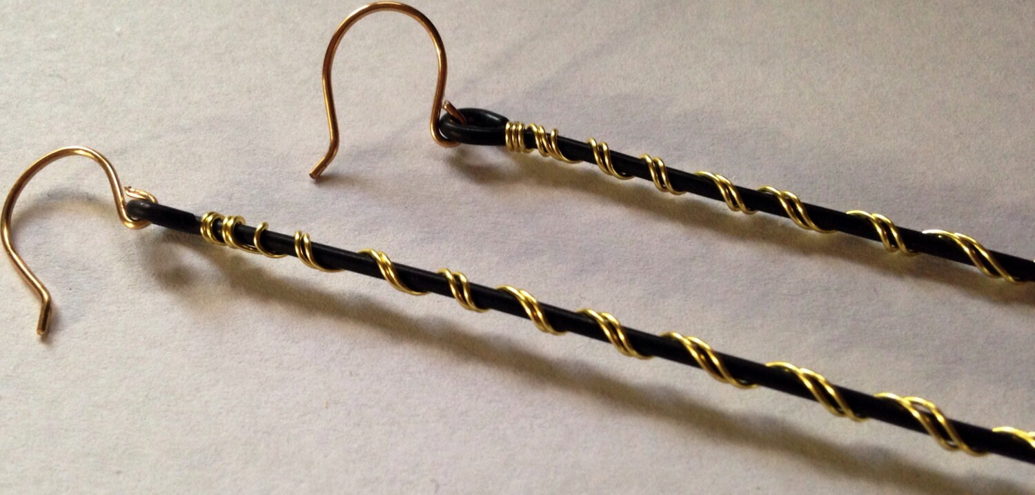 Draht Gewickelt Ohrringe, Goldplatte Auf Oxidiertem Stahl, Super Lange Boho Doppeldraht Kostenloser Us-Versand Draht Gewickelt Ohrringe, Goldplatte Auf Oxidiertem Stahl, Super Lange Boho Doppeldraht Kostenloser Us-Versand von PeaceLoveandBaubles