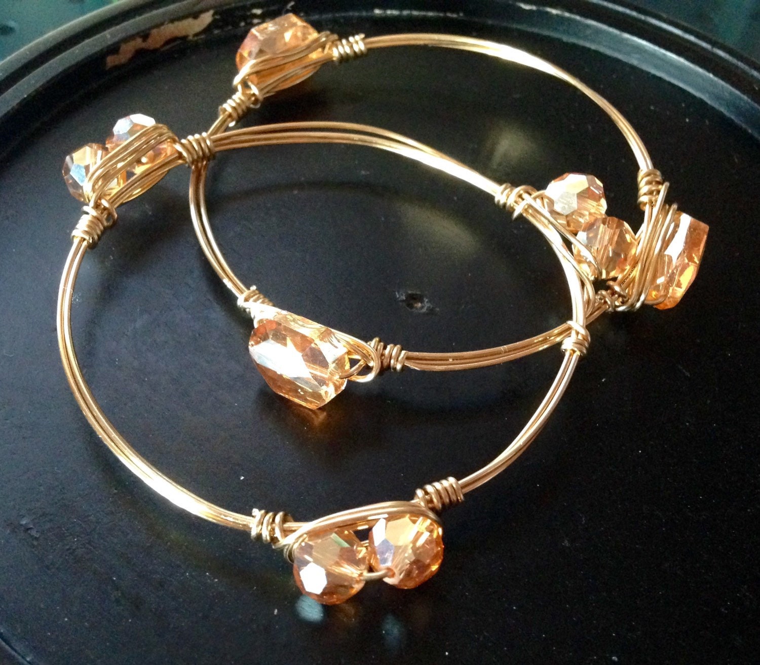 Gold Kristall Draht Armreif Armband 2Er Set Gold Kristall Draht Armreif Armband 2Er Set von PeaceLoveandBaubles