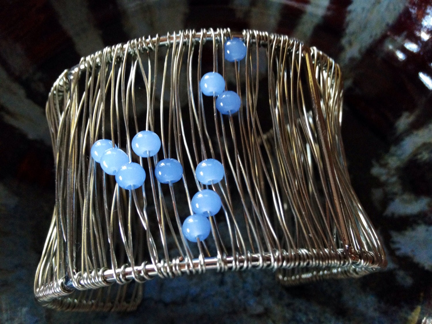 Manschette Armband, Draht Gewickelt 2 cm Bündchen Mit Immergrün Blau Jade Anweisung Armband Manschette Armband, Draht Gewickelt 2 cm Bündchen Mit Immergrün Blau Jade Anweisung Armband von PeaceLoveandBaubles
