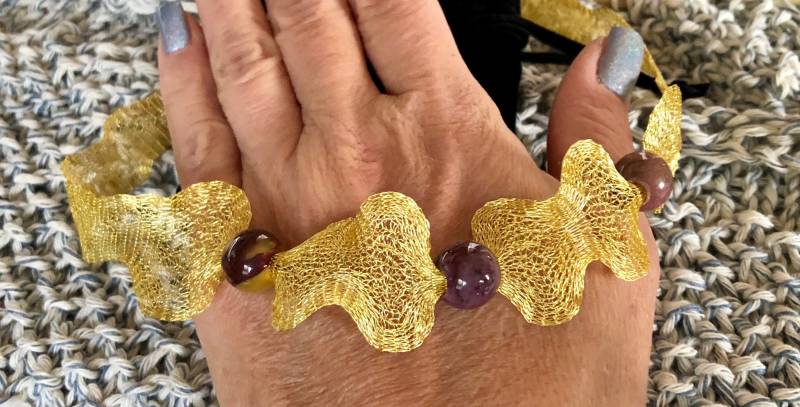 Titandraht Gold Und Mookaite Halskette Titandraht Gold Und Mookaite Halskette von PeaceLoveandBaubles