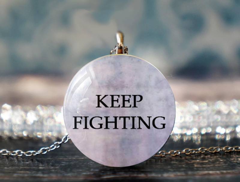 Always Keep Fighting , Überlebende Halskette Boxkette Krieger Inspirierendes Geschenk Krebs Unterstützung von PeaceOfCat