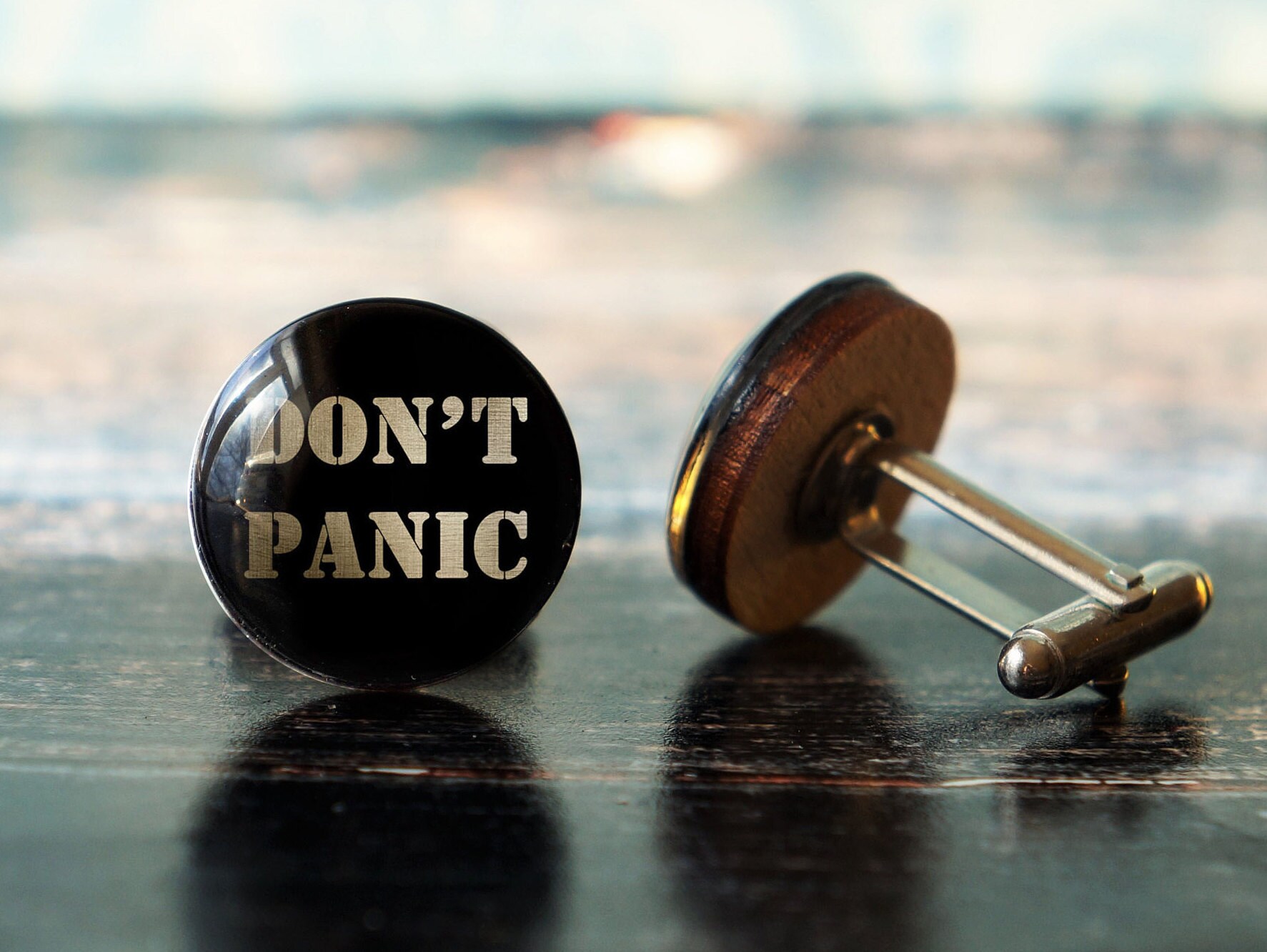 Hitchhikers Guide , Don't Panic Bräutigam Geschenk Lustiges Abitur College-Abschluss Für Absolvent Grad von PeaceOfCat