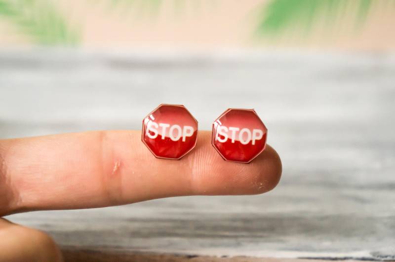 stop Sign Ohrringe, Ausgefallener Schmuck, Ausgefallene Funky Schräge Lustige Ohrringe von PeaceOfCat