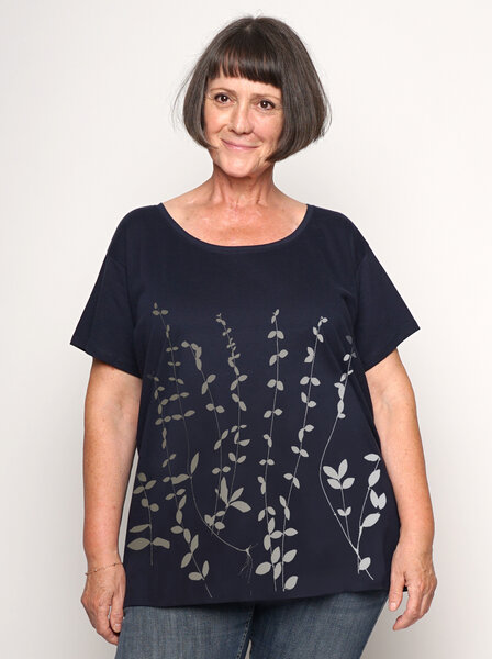 Peaces.bio - handbedruckte Biomode Loosefit Shirt Immergrün für Damen von Peaces.bio - handbedruckte Biomode