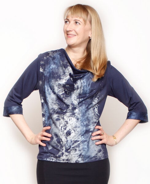 Peaces.bio - handbedruckte Biomode Wasserfallshirt Bachgeflüster in Navy von Peaces.bio - handbedruckte Biomode