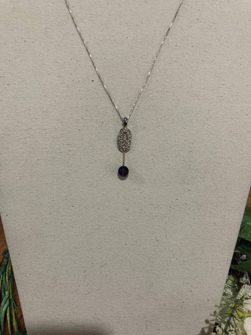 Moderne Vintage Sterling Silber W/Vergoldet Oval Rollarbeit Amethyst Baumeln Perle Y Halskette von PeachSistersInc