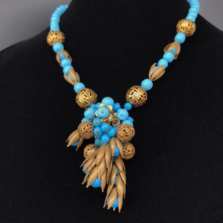 Frühes Hattie Carnegie Gegossenes Türkisglas Set Aus Halskette Und Ohrringen von PeachyGlitters