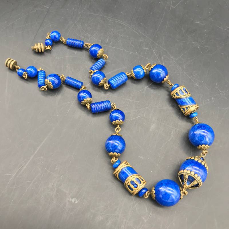 Neiger Halskette Kobalt Blau-Messing Lapislazuli Glas von PeachyGlitters