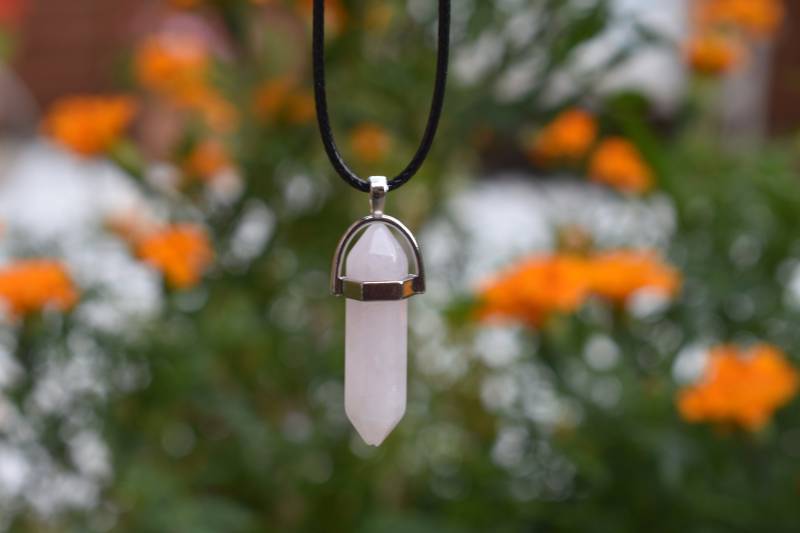 Kristallkette, Rosenquarz Pendant, Boho Halskette, Heilschmuck von PeachyNature