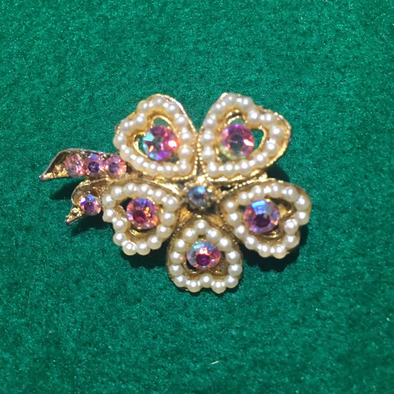 Vintage Brosche Aurora Borealis Strass Und Kunstperle von PeacockBySandy