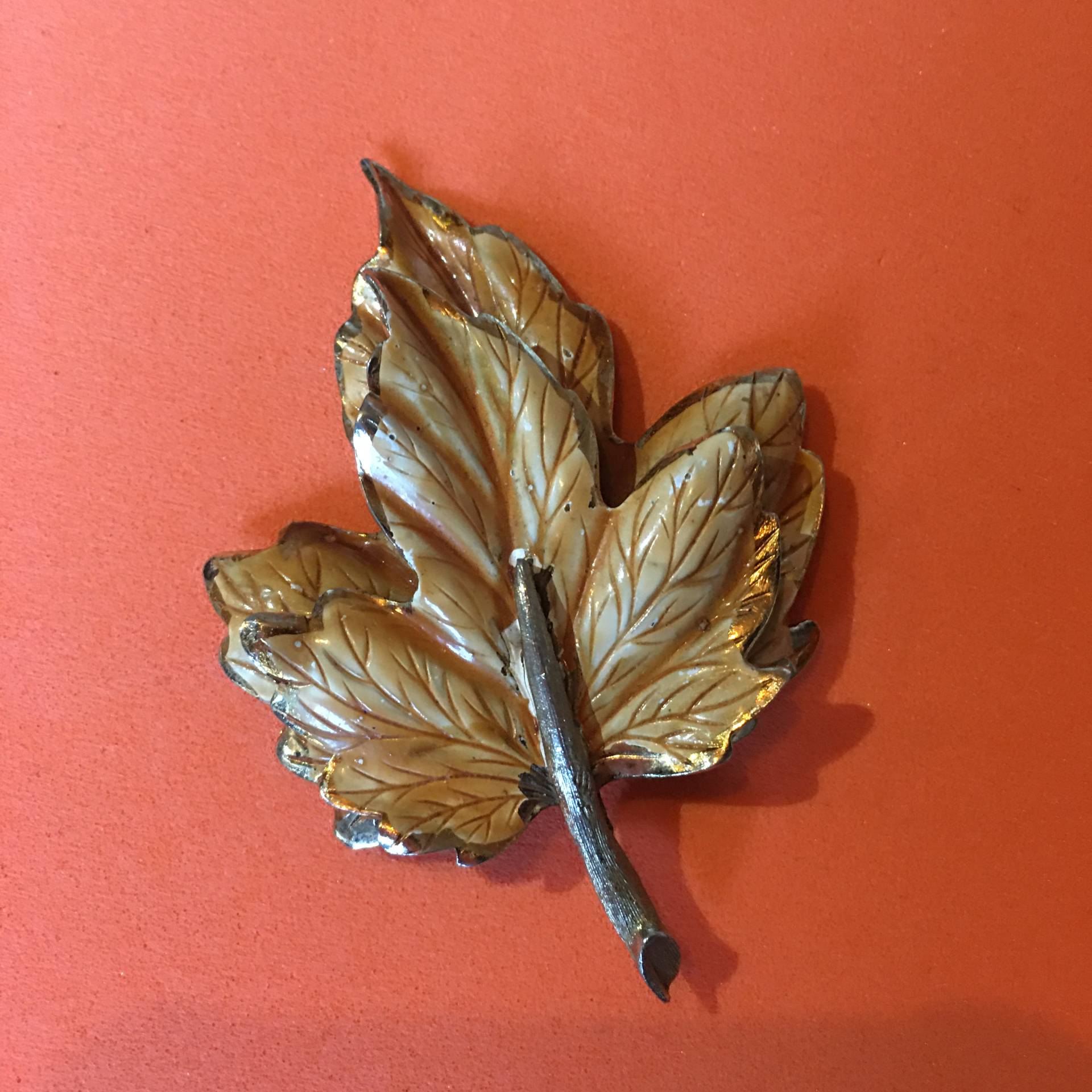 Vintage Brosche Blatt Emailliert von PeacockBySandy