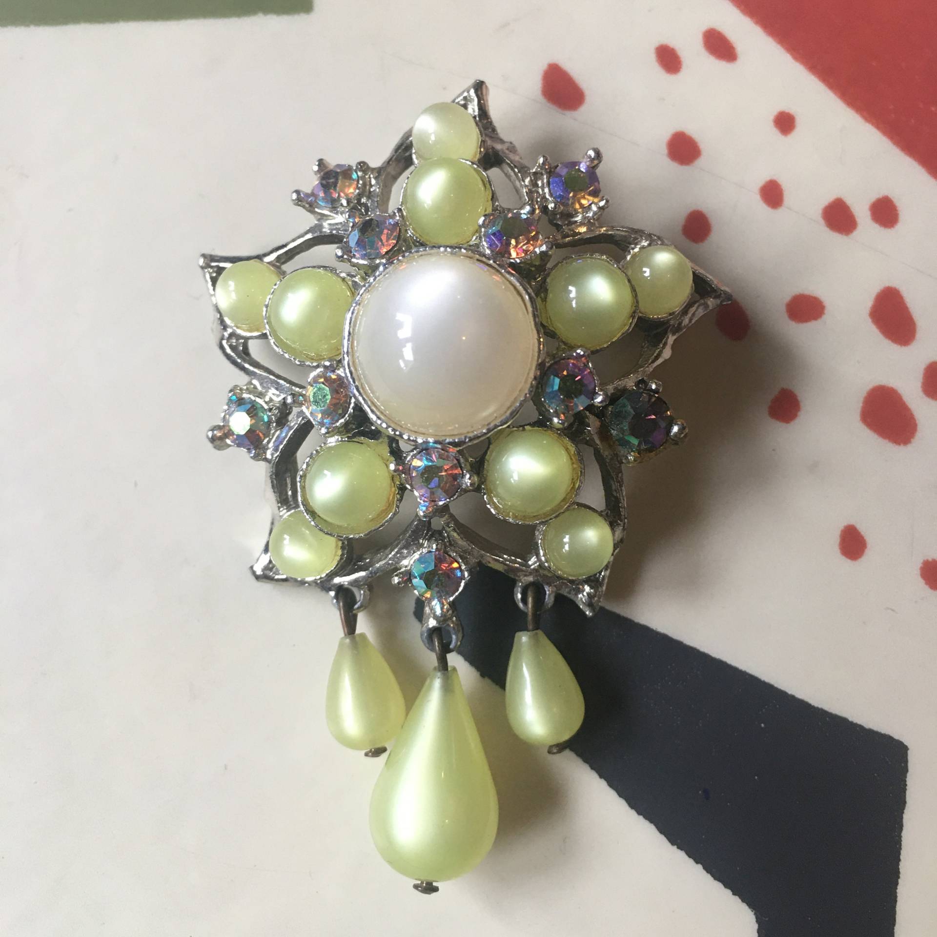 Vintage Brosche Cabochon Aurora Borealis Strass von PeacockBySandy