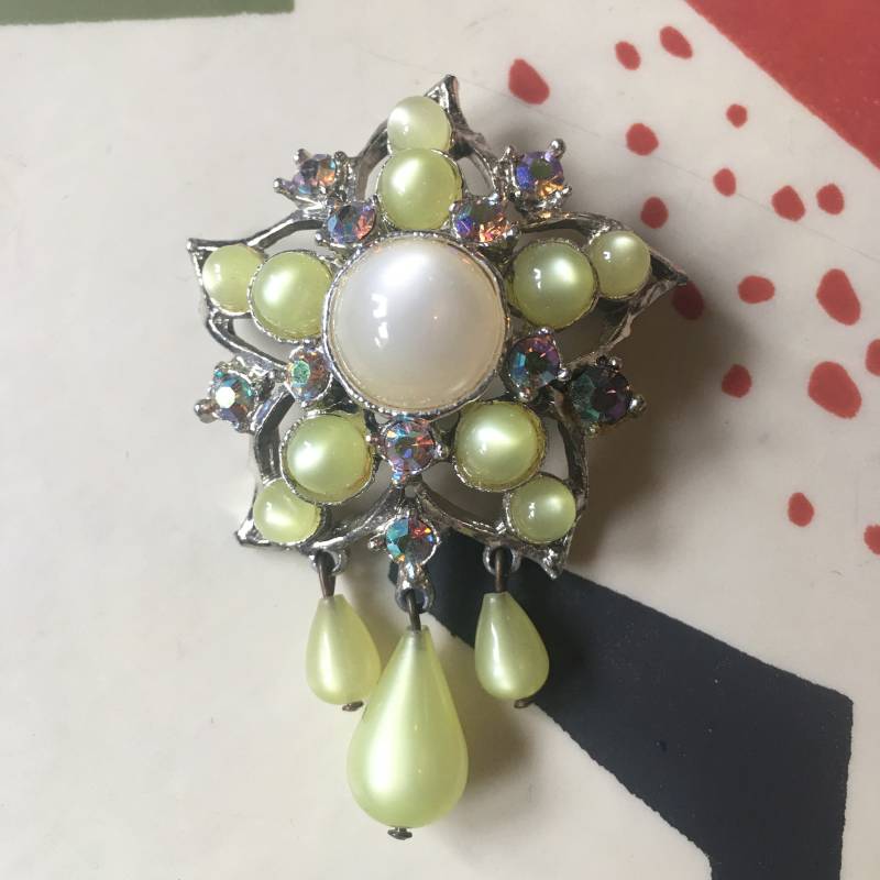 Vintage Brosche Cabochon Aurora Borealis Strass von PeacockBySandy