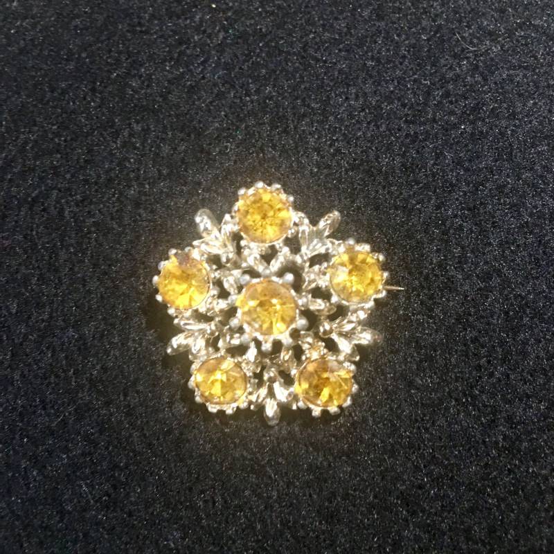 Vintage Brosche Strass Gelb Goldfarben von PeacockBySandy