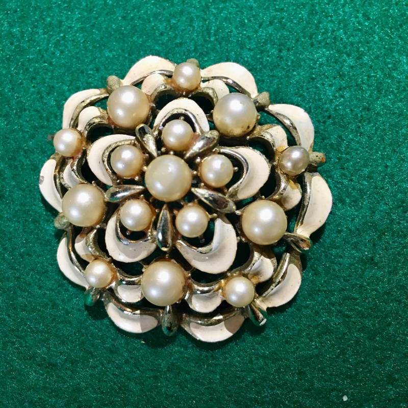 Vintage Designer Brosche „Sarah Coventry" Kunstperlen Emailliert von PeacockBySandy