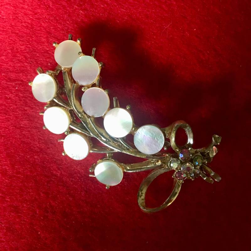 Vintage Designer Brosche "Exquisite" Perlmutt Borelias von PeacockBySandy