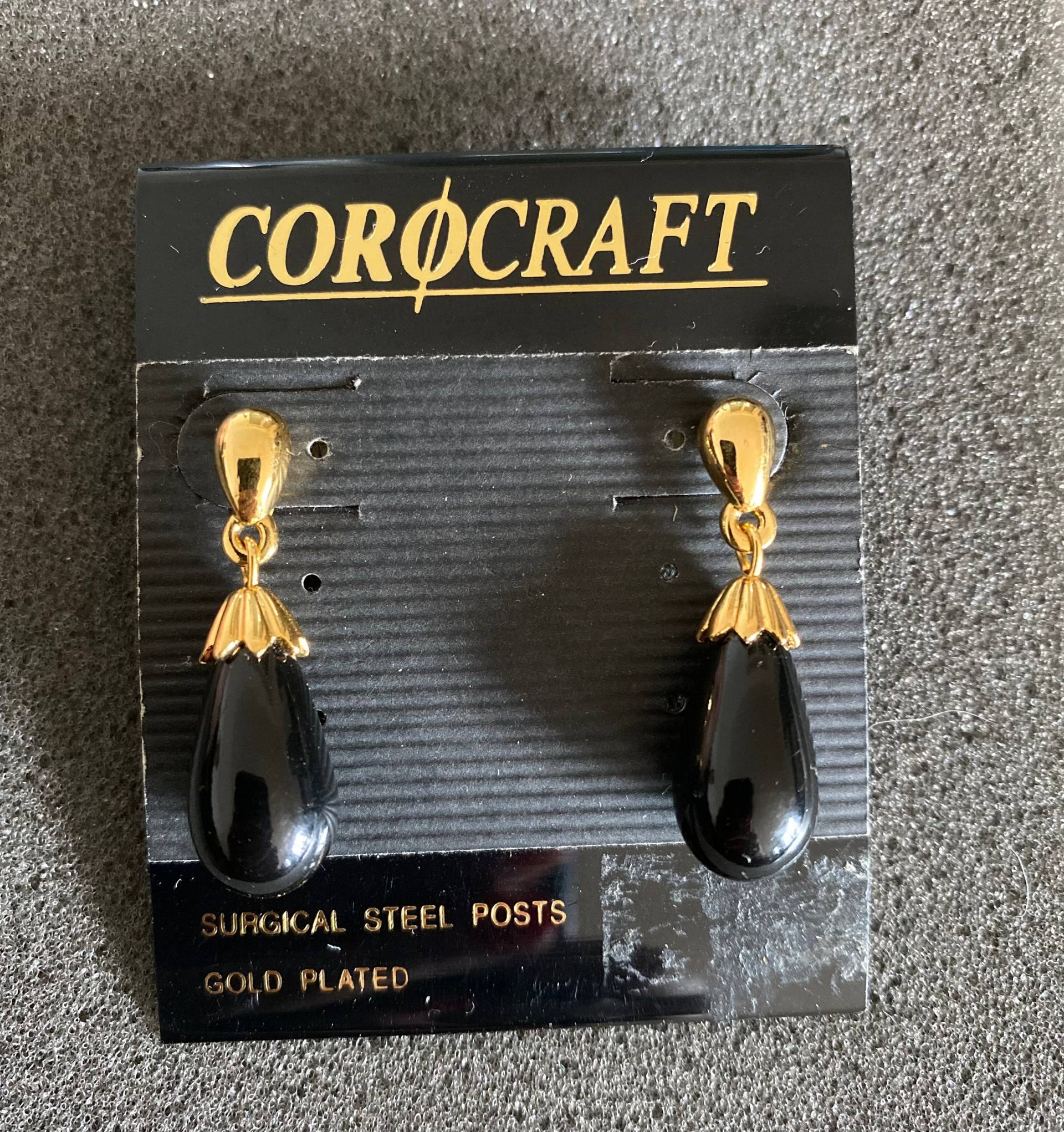 Vintage Designer Ohrringe „Corocraft" Vergoldet Auf Original Karte Vintage Designer Ohrringe „Corocraft" Vergoldet Auf Original Karte von PeacockBySandy
