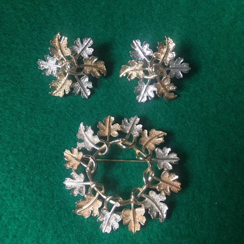Vintage Designer Schmuckset „Sarah Coventry" Blätter Brosche & Ohrclips Vintage Designer Schmuckset „Sarah Coventry" Blätter Brosche & Ohrclips von PeacockBySandy