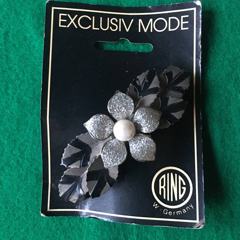 Vintage Haarspange Emailliert Kunstperle Unbenutzt Auf Originalkarte „W. Germany" von PeacockBySandy