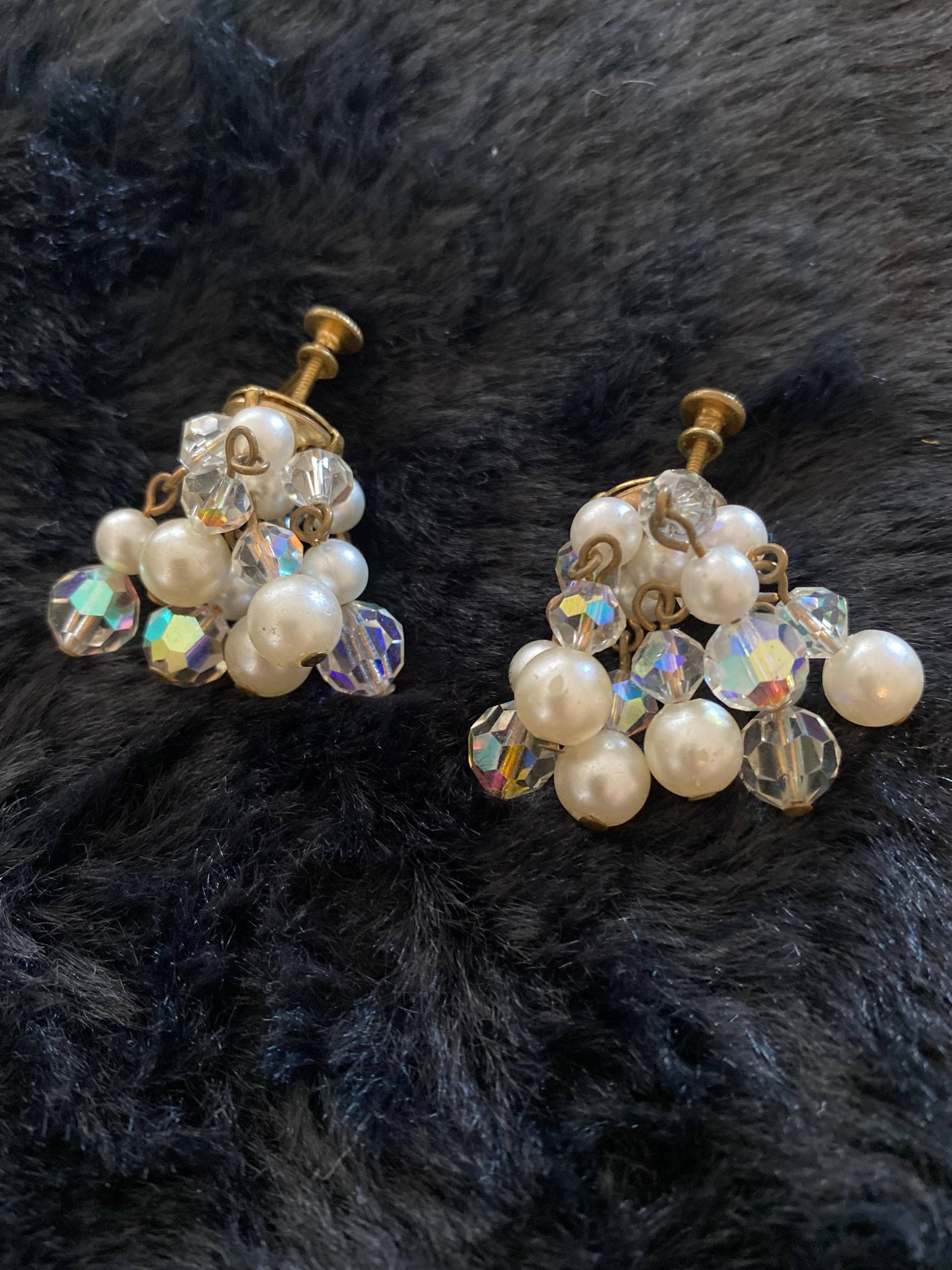 Vintage Ohrschrauben Kunstperle Wasserfall Vintage Ohrschrauben Kunstperle Wasserfall von PeacockBySandy