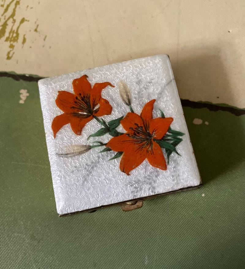 Vintage Pillendose Pillbox Emailliert von PeacockBySandy