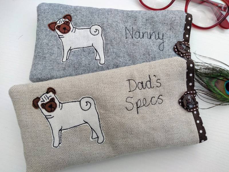Mops Brillenetui - Hund Auswahl Aus Leinen Oder Grauer Wolle Und Personalisierung Geschenk Für Hundeliebhaber von PeacockEmporiumLady