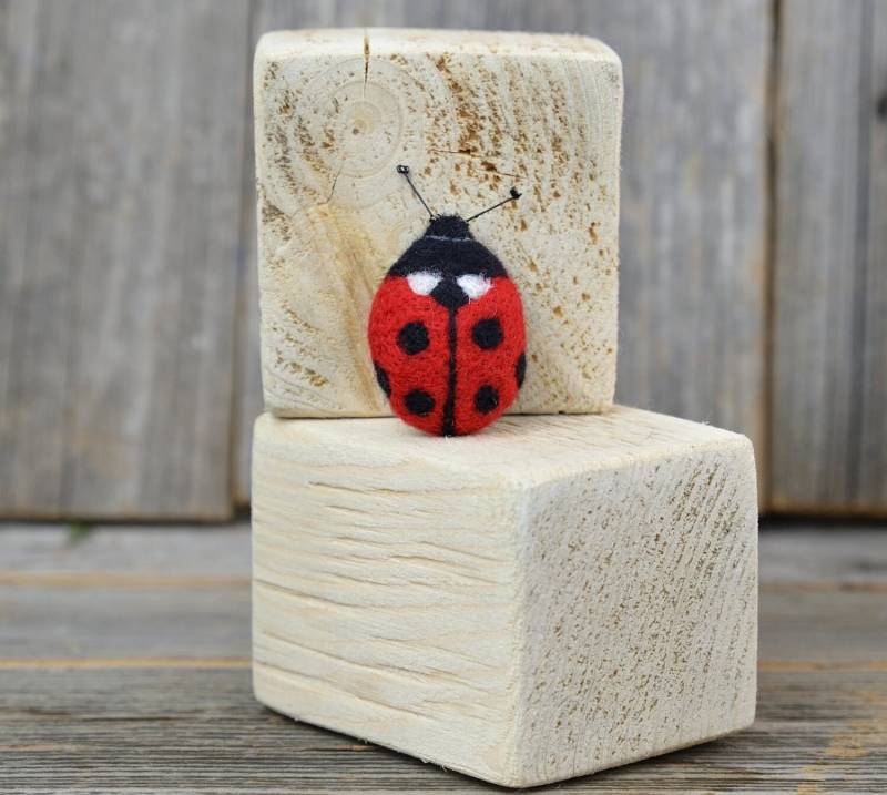 Filzbrosche - Marienkäfer/Schalnadel Taschen- Oder Rucksackdekoration Wolldekoration Filztier Versandfertig Filzbrosche - Marienkäfer/Schalnadel Taschen- Oder Rucksackdekoration Wolldekoration Filztier Versandfertig von PeacockFelt