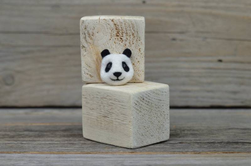 Filzbrosche - Riesenpanda/Schalnadel Taschen- Oder Rucksackdekoration Wolldekoration Kung Fu Panda Auf Bestellung Filzbrosche - Riesenpanda/Schalnadel Taschen- Oder Rucksackdekoration Wolldekoration Kung Fu Panda Auf Bestellung von PeacockFelt