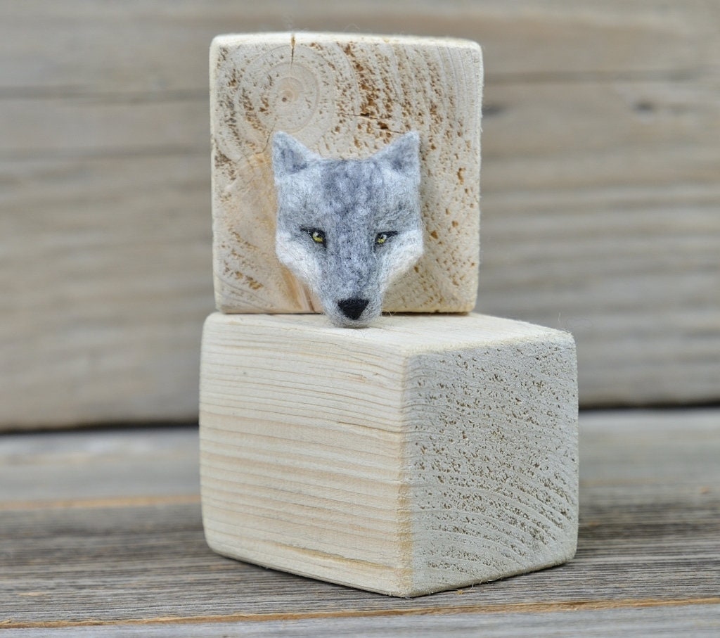 Filzbrosche - Wolf/Tierschmuck Filztier Rucksacknadel Auf Bestellung Filzbrosche - Wolf/Tierschmuck Filztier Rucksacknadel Auf Bestellung von PeacockFelt