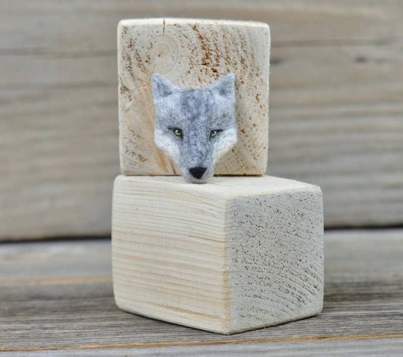 Filzbrosche - Wolf/Tierschmuck Filztier Rucksacknadel Auf Bestellung Filzbrosche - Wolf/Tierschmuck Filztier Rucksacknadel Auf Bestellung von PeacockFelt