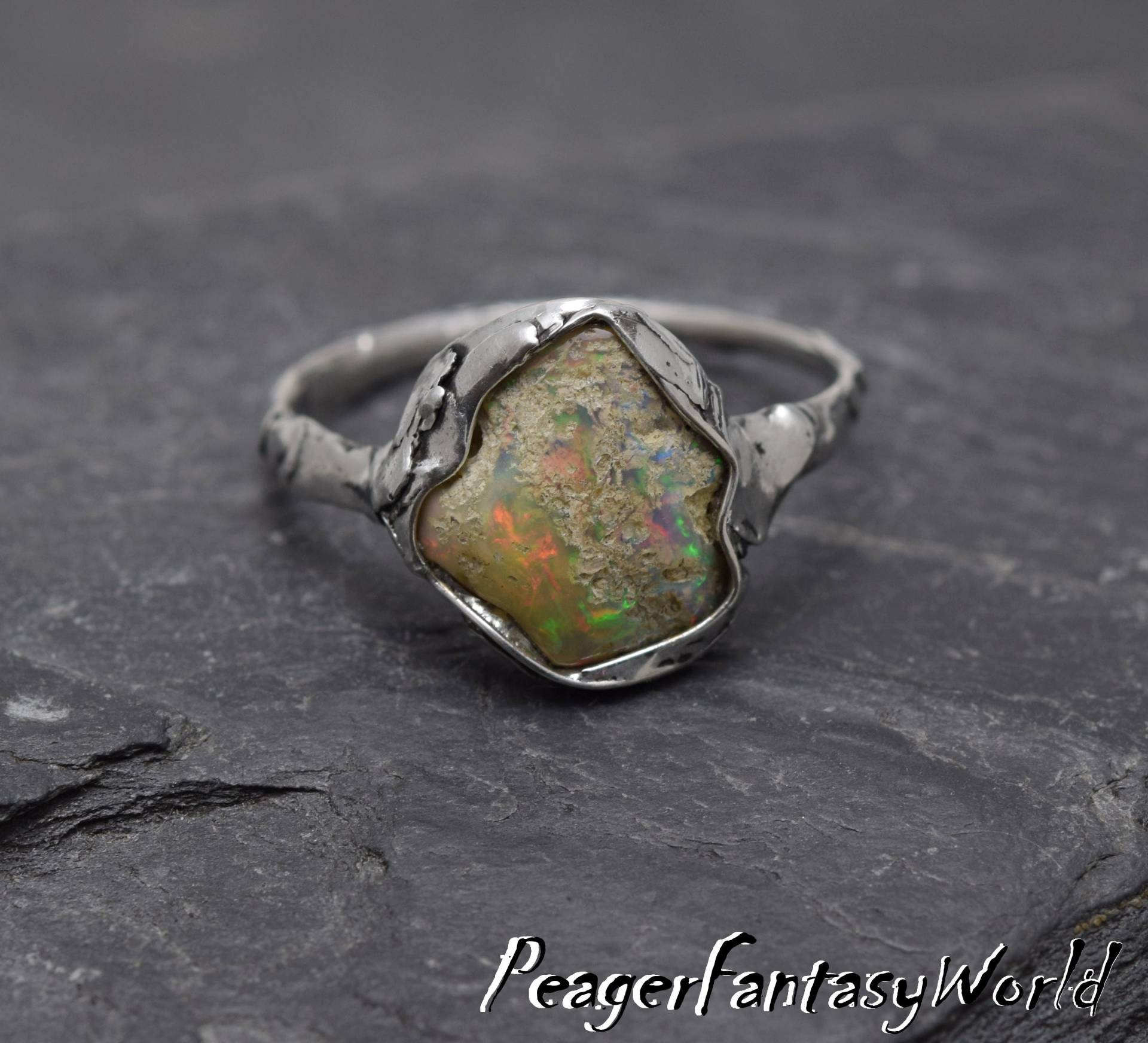Videos Opal Ring, Ethiopian Ring, Ring Für Frauen, Mehrfarbiger Stein, Opal Ring, Opal Ring, Opalschmuck, Mehrfarbiger Stein von PeagerFantasyWorld