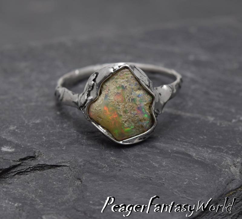 Videos Opal Ring, Ethiopian Ring, Ring Für Frauen, Mehrfarbiger Stein, Opal Ring, Opal Ring, Opalschmuck, Mehrfarbiger Stein von PeagerFantasyWorld