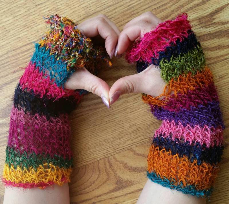 Fingerlose Handschuhe Mit Daumenloch - Handgesponnene, Baggy, Lockere, Leichte, Recycelte Seide von PeaknitGallery