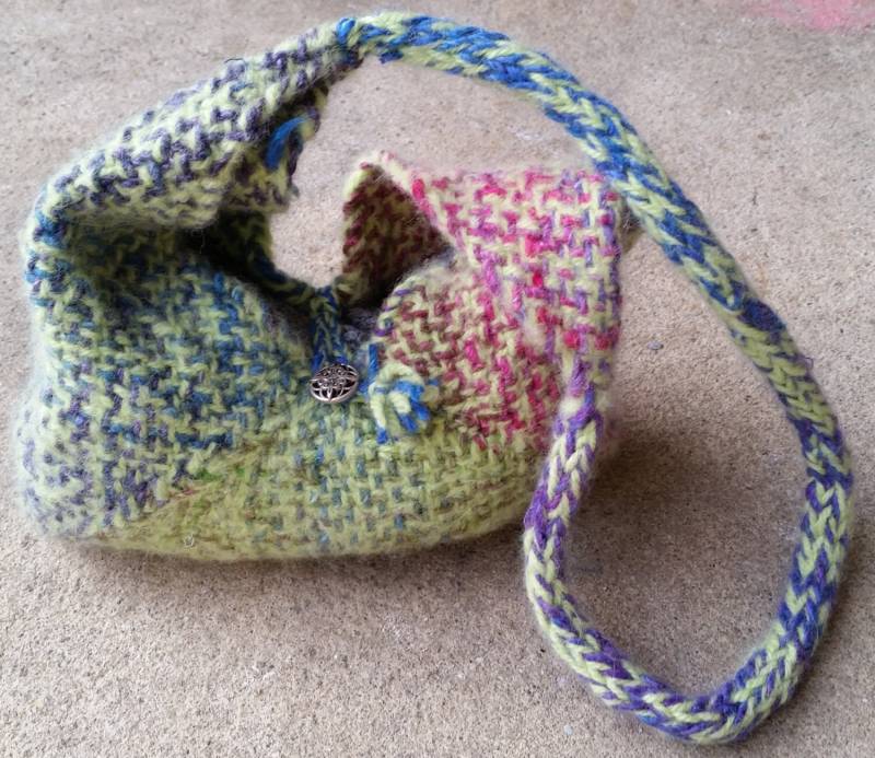 Geldbörse, Tasche, Handgefilzt Und Gewebt - Grün, Rosa, Blau Lila Wolle Seidengarn in Durchgehendem Weben Mit Silberknopfverschluss, Kleiner Hobo von PeaknitGallery