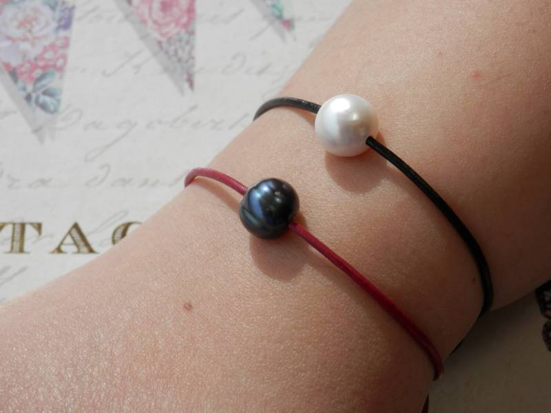 Boho Armband-Leder Armband-Schwarze Perle Leder Schmuck-Single Perlen Armband-Verstellbare Armband von PearlDazzle