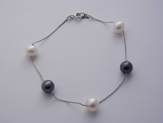 Schwarz-Weißes Perlenarmband von PearlDazzle