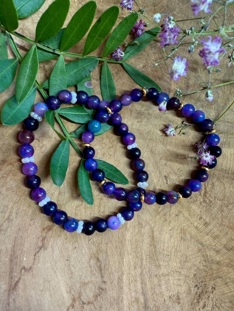 Perlenarmband Aus Sugolith Perlen Mit Goldenen Oder Perlmuttfarbenen von PearlEntchantment